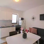 Apartment Lichtdurchflutetes Nur 400 Meter Zum Mit Meerblick, Wifi, Klimaanlage *