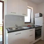 Lichtdurchflutetes Nur 400 Meter Zum Mit Meerblick, Wifi, Klimaanlage Apartment Porec