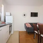 Apartman Lichtdurchflutetes Nur 400 Meter Zum Mit Meerblick, Wifi, Klimaanlage Porec