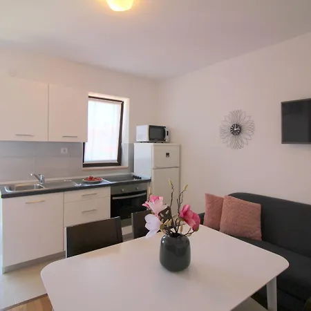 Apartment Lichtdurchflutetes Nur 400 Meter Zum Mit Meerblick, Wifi, Klimaanlage *
