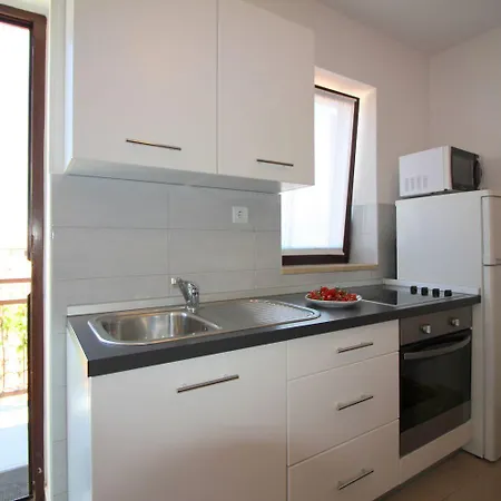 Lichtdurchflutetes Nur 400 Meter Zum Mit Meerblick, Wifi, Klimaanlage Apartment Porec