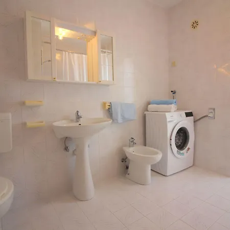 Appartement Lichtdurchflutetes Nur 400 Meter Zum Mit Meerblick, Wifi, Klimaanlage Poreč