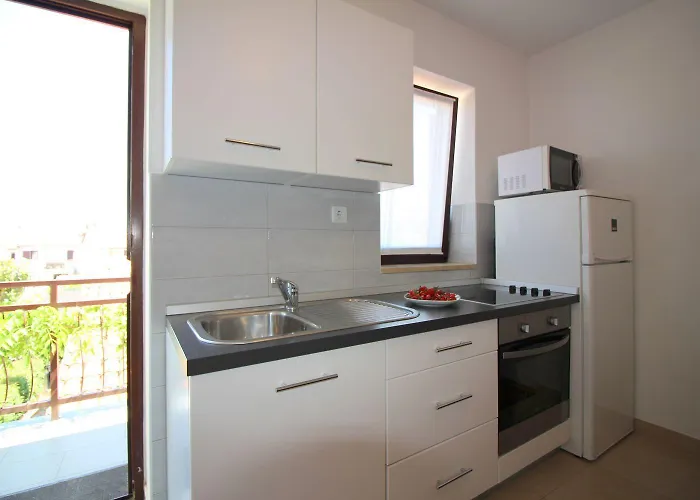 Lichtdurchflutetes Nur 400 Meter Zum Mit Meerblick, Wifi, Klimaanlage Apartment Poreč