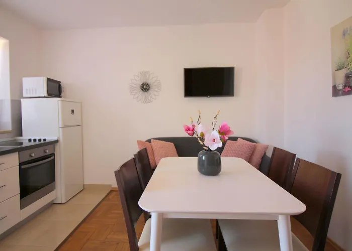 Appartement Lichtdurchflutetes Nur 400 Meter Zum Mit Meerblick, Wifi, Klimaanlage *