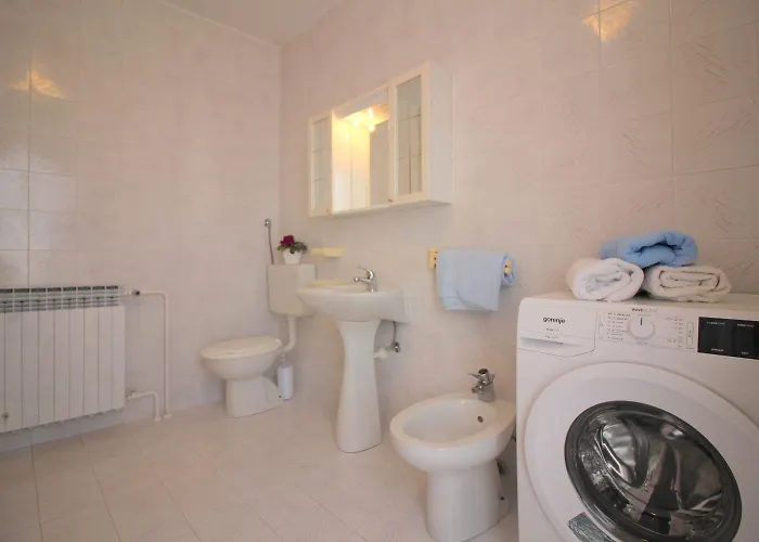 Lichtdurchflutetes Nur 400 Meter Zum Mit Meerblick, Wifi, Klimaanlage Appartement