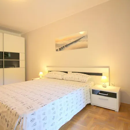 Lichtdurchflutetes Nur 400 Meter Zum Mit Meerblick, Wifi, Klimaanlage * Пореч