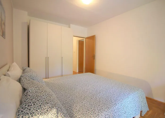 Lichtdurchflutetes Nur 400 Meter Zum Mit Meerblick, Wifi, Klimaanlage * Пореч